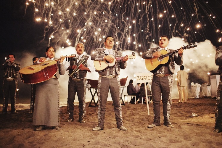 New Year's Celebrations in Mexico! - Mariachi Alegre De Tucson