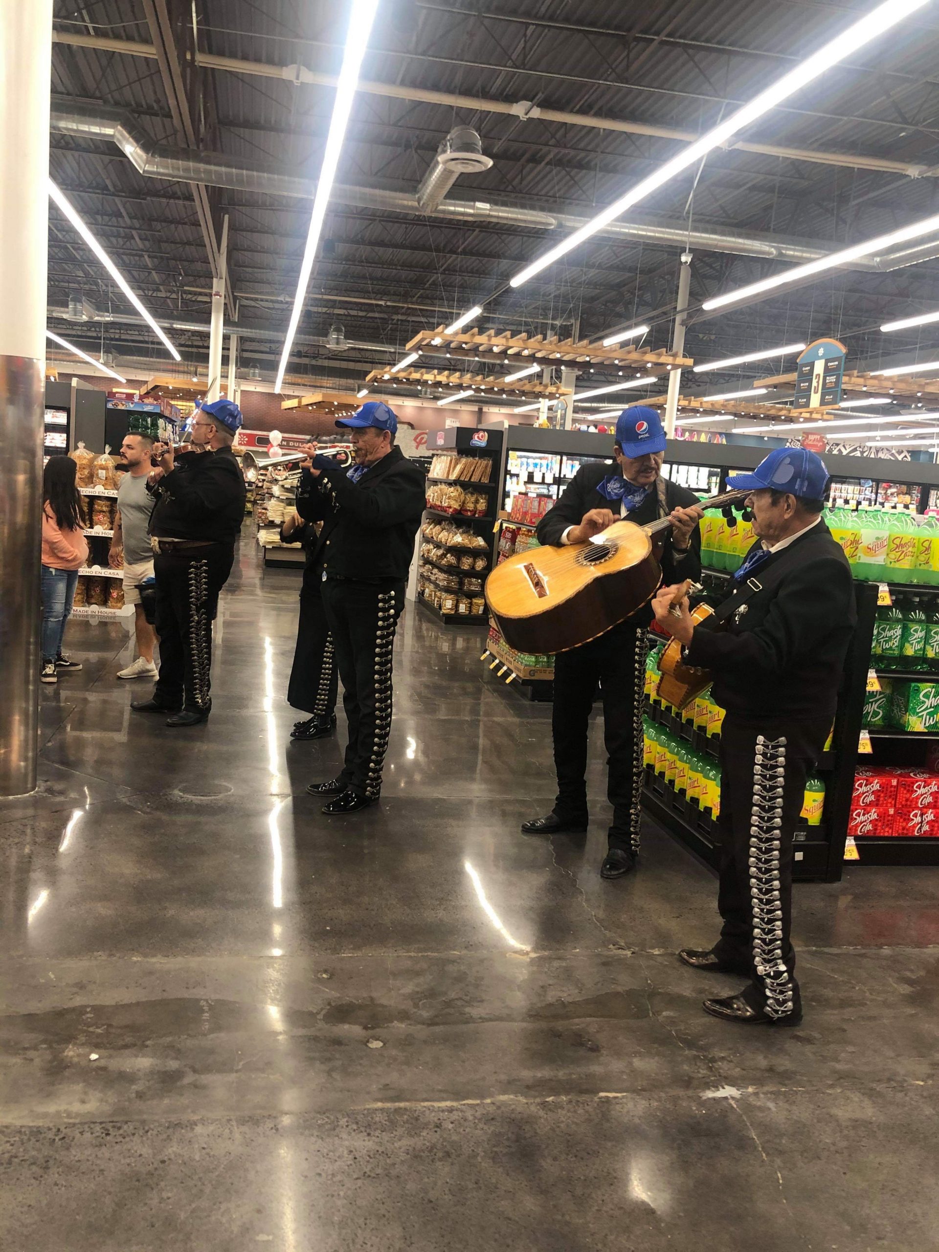 Merry Christmas! Enjoy Exciting Holiday Events with a Mariachi Band in Arizona - Mariachi Alegre ...